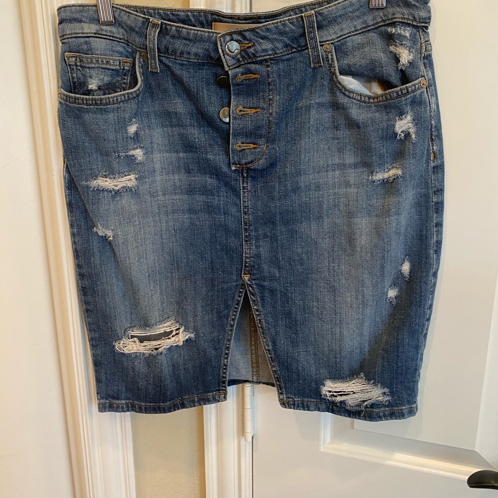 Joe’s Jeans ladies denim skirt ripped in size 31
